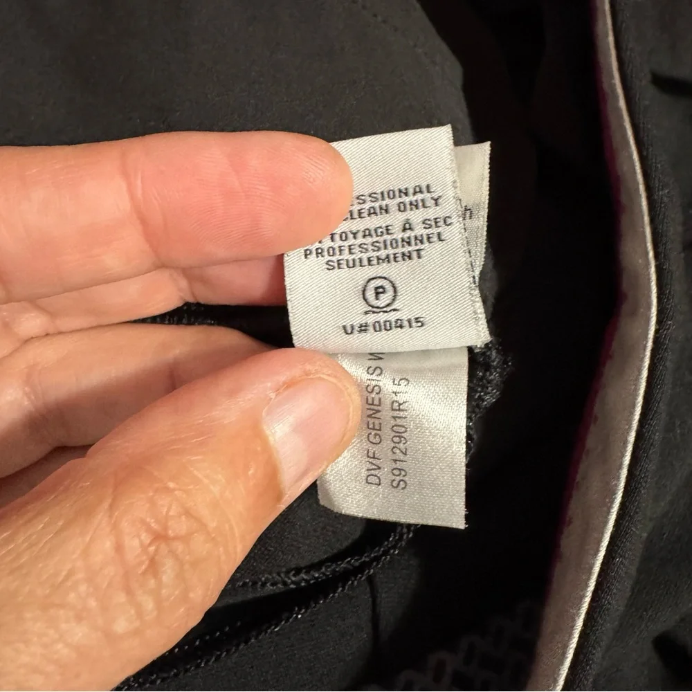 Diane Von Furstenberg Black Ankle dress Pants size 6